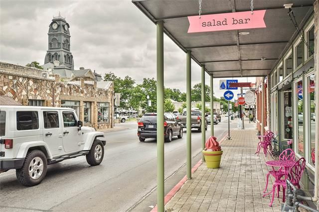 105 W Pearl St, Granbury, TX 76048